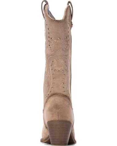XTI BOTAS COWBOY BEIGE DE CAÑA ALTA CON TACHUELAS Y TACÓN
