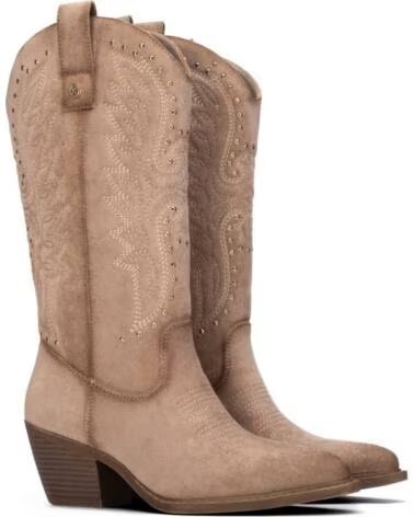 XTI BOTAS COWBOY BEIGE DE CAÑA ALTA CON TACHUELAS Y TACÓN