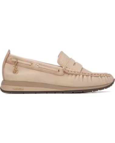 CARMELA MOCASÍN DE PIEL BEIGE CON DETALLES METÁLICOS