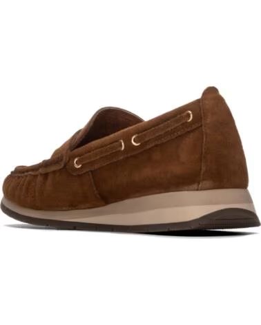 CARMELA MOCASINES 164236 EN PIEL CAMEL CON DETALLES DORADOS