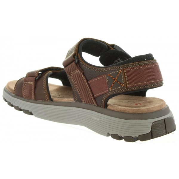 Un trek deals bar sandals
