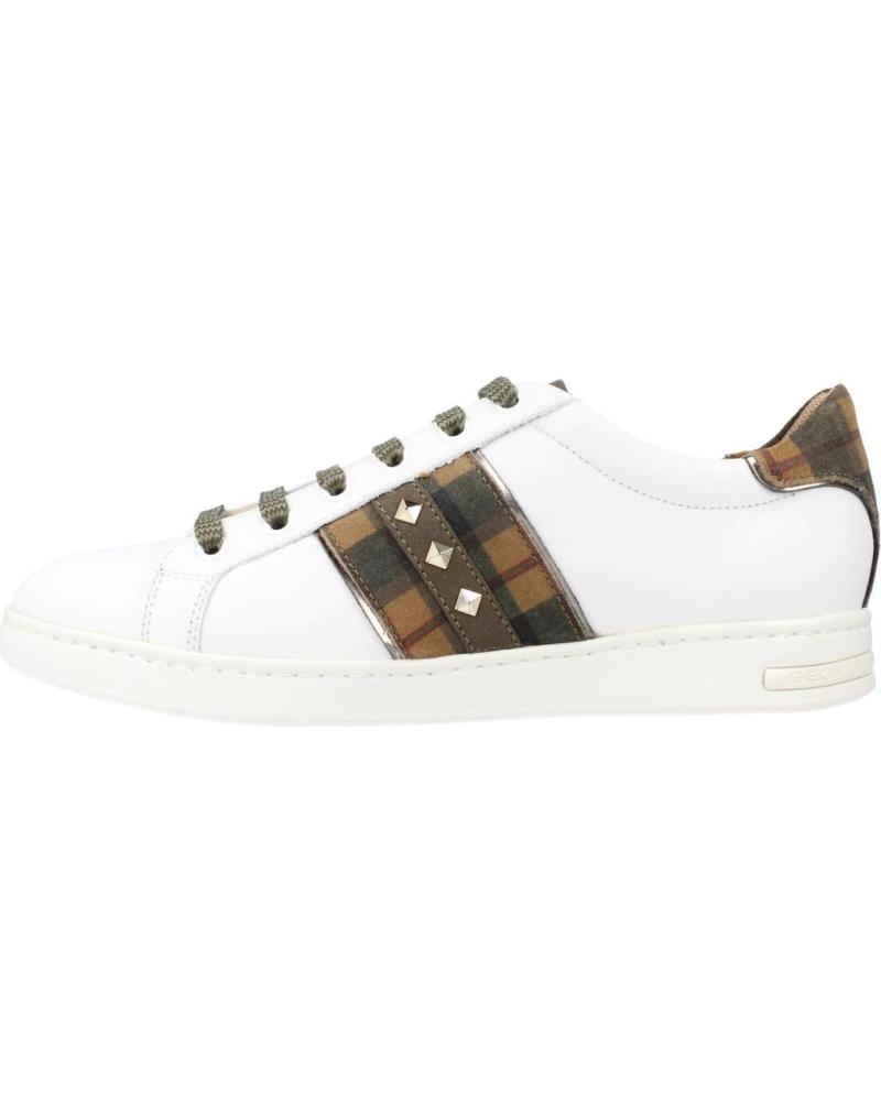 D and c trainers top