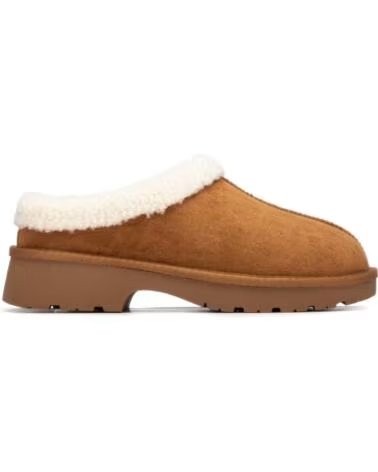 ZUECOS DE MUJER XTI 144447 EN COLOR CAMEL