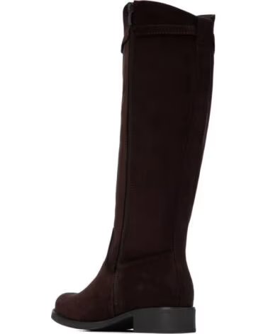 BOTAS ALTAS XTI 130786 ESTILO CLÁSICO EN COLOR MARRÓN CON DETALLE DE HEBILLA MARRON